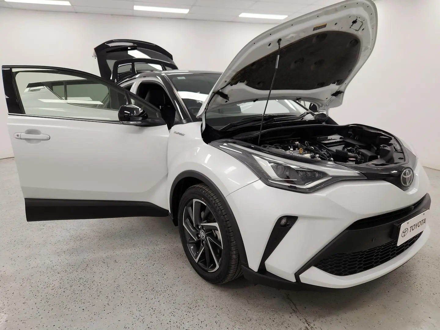 2022 Toyota C-HR Gallery Image 8