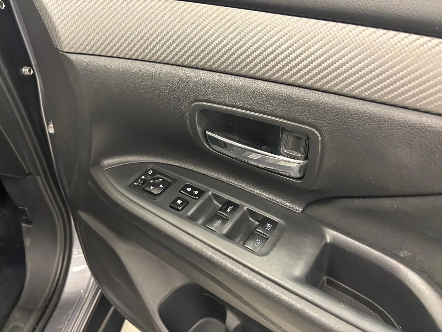 2017 Mitsubishi Outlander Gallery Image 23