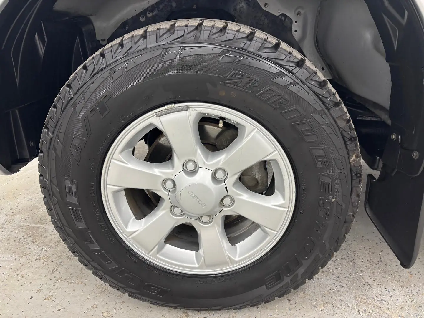 2017 Isuzu D-MAX Gallery Image 17