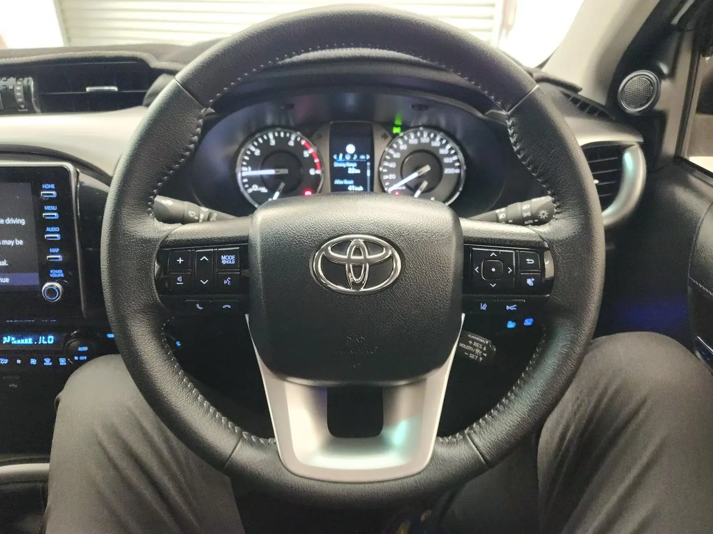 2023 Toyota Hilux Gallery Image 25