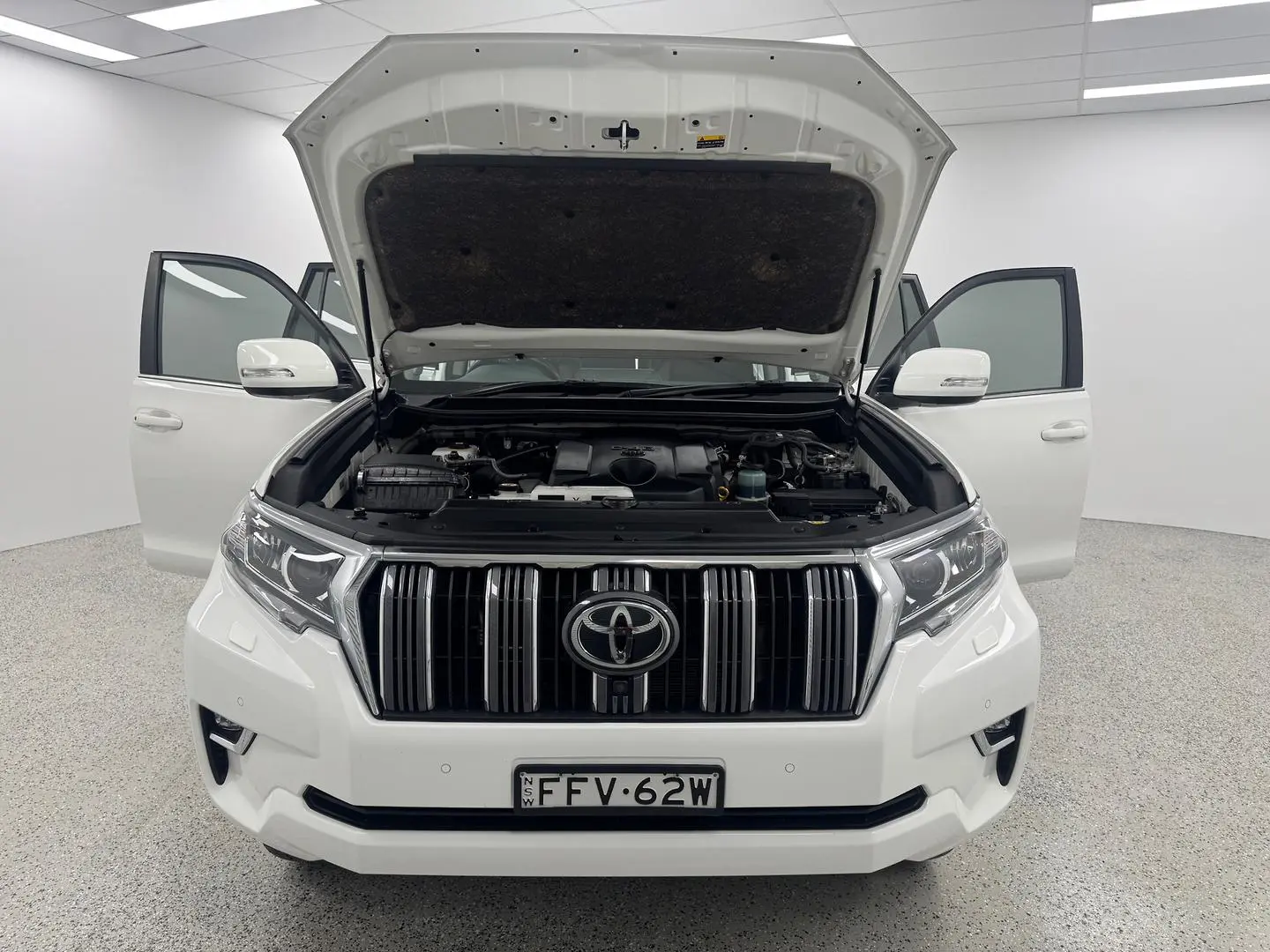 2024 Toyota Landcruiser Prado Gallery Image 13