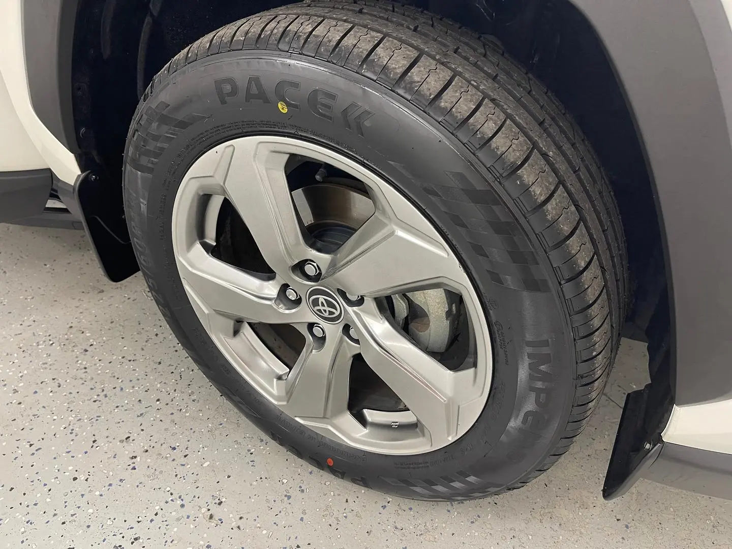 2021 Toyota RAV4 Gallery Image 17