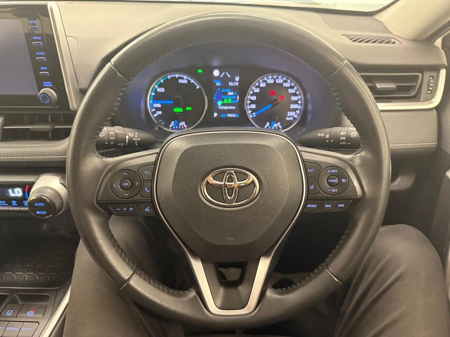 2022 Toyota RAV4 Gallery Image 27