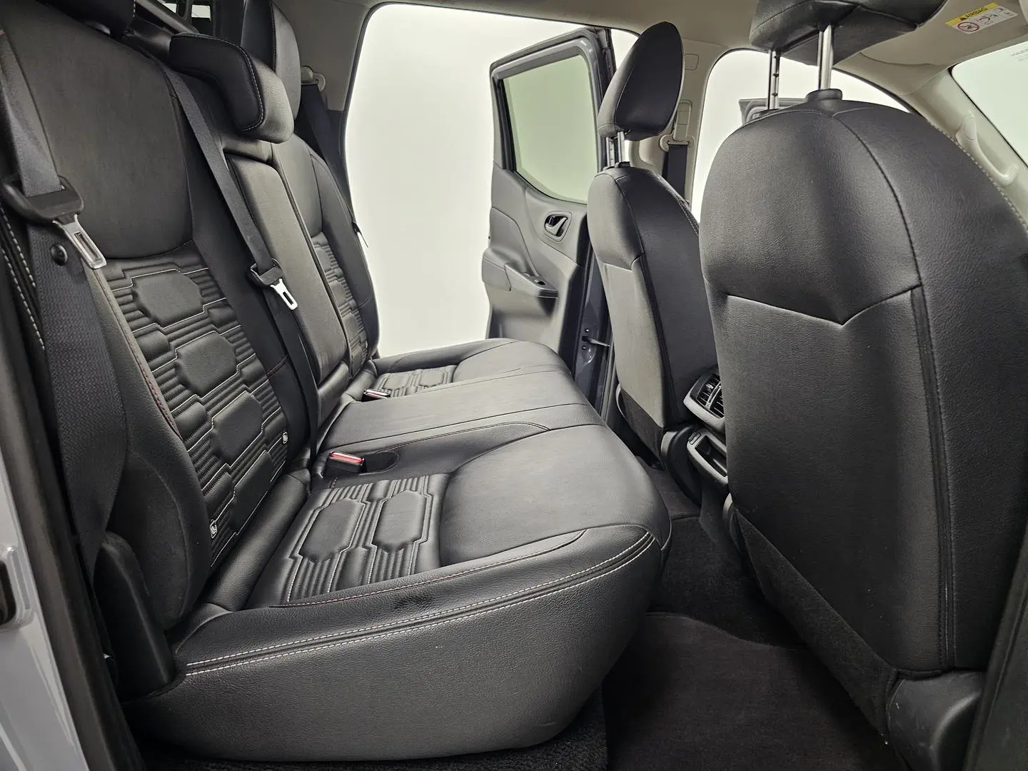 2021 Nissan Navara Gallery Image 20