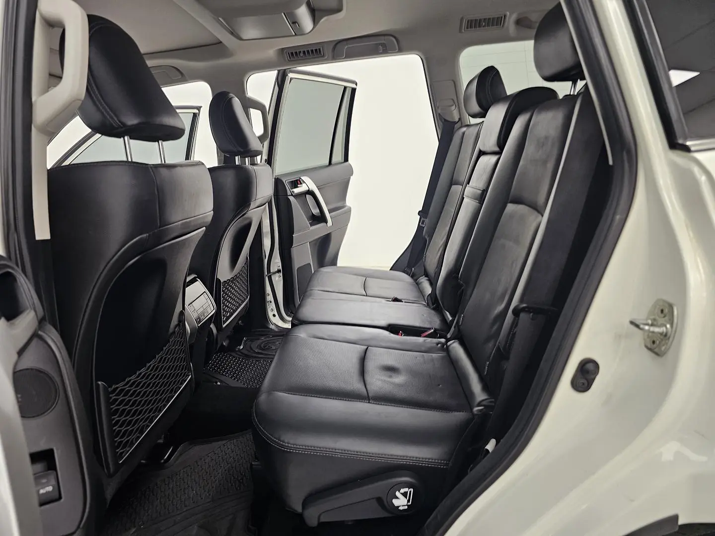 2023 Toyota Landcruiser Prado Gallery Image 15