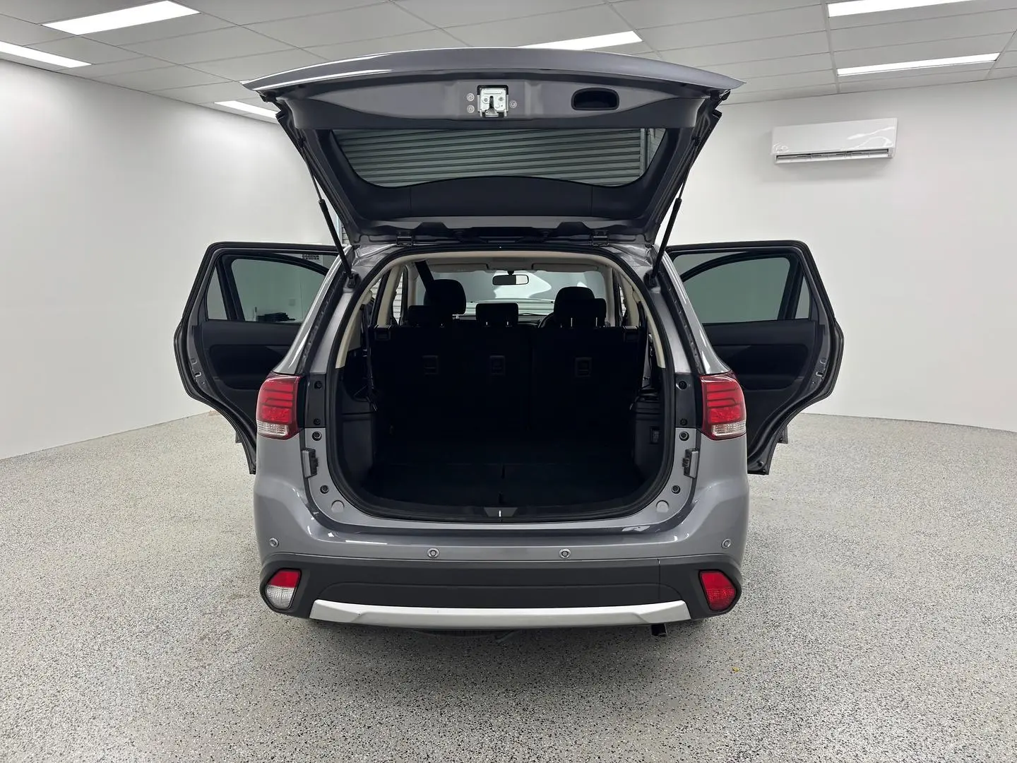 2017 Mitsubishi Outlander Gallery Image 11