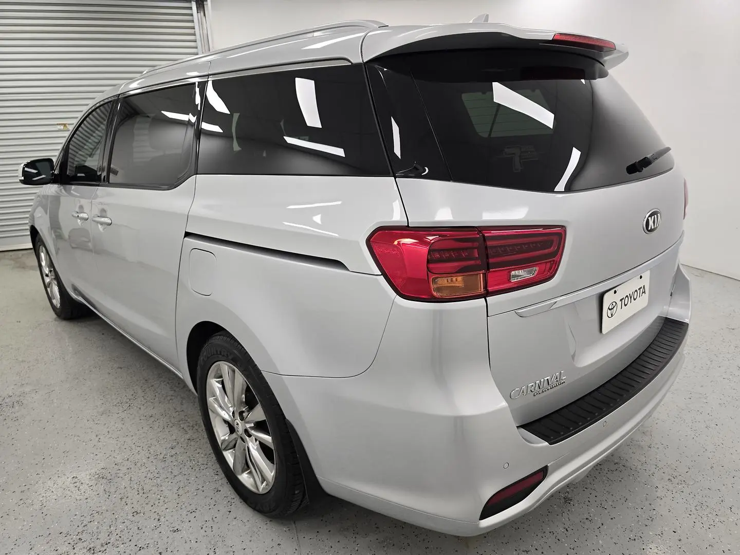 2019 Kia Carnival Gallery Image 5