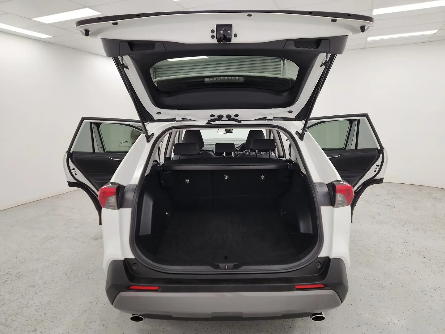 2020 Toyota RAV4 Gallery Image 11