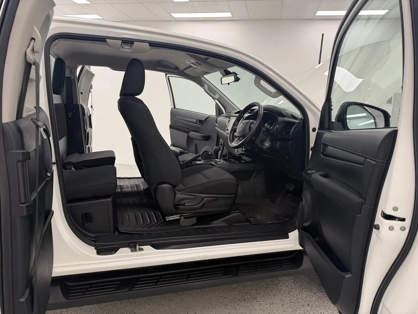 2024 Toyota Hilux Gallery Image 17