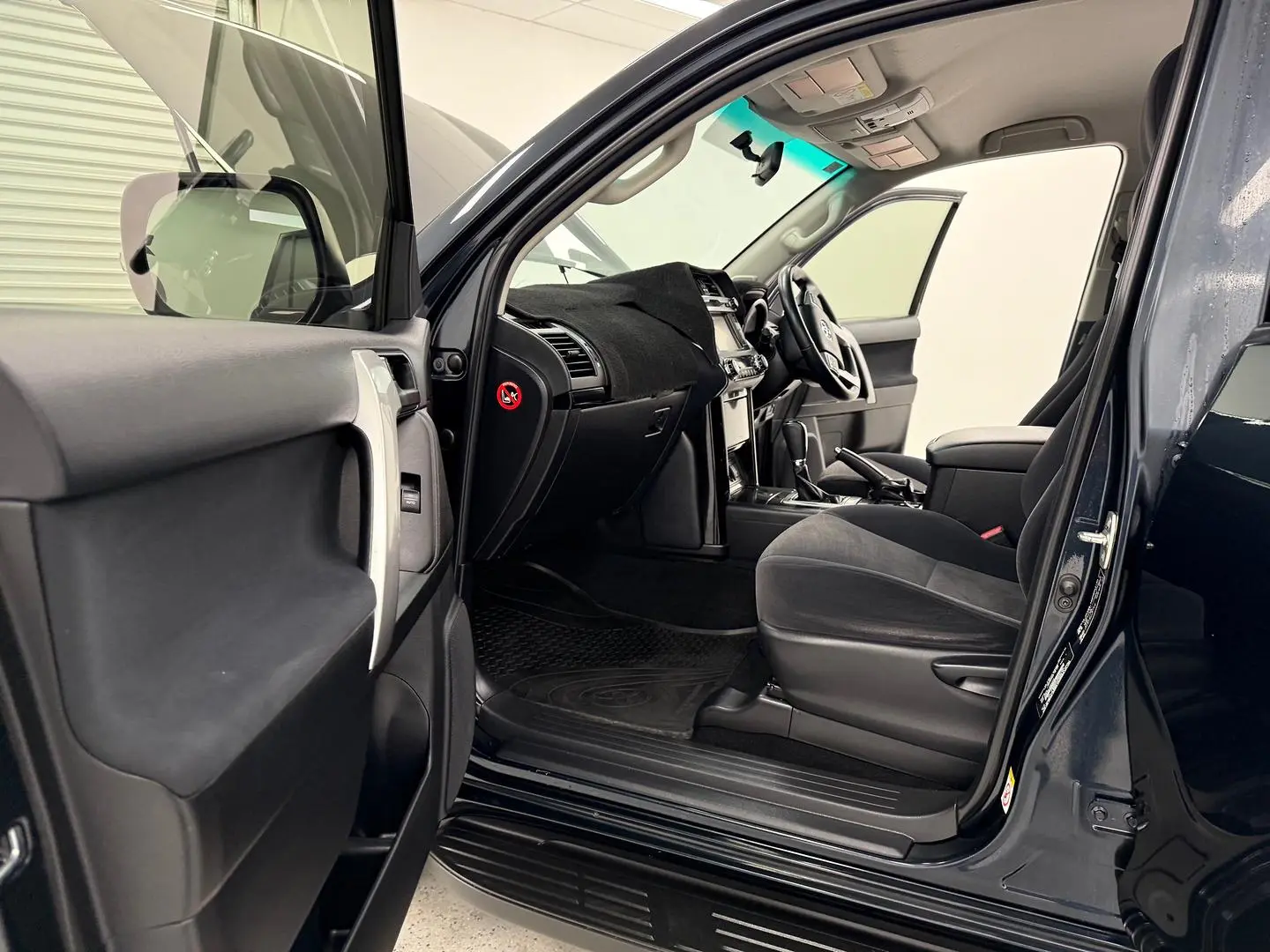 2016 Toyota Landcruiser Prado Gallery Image 9