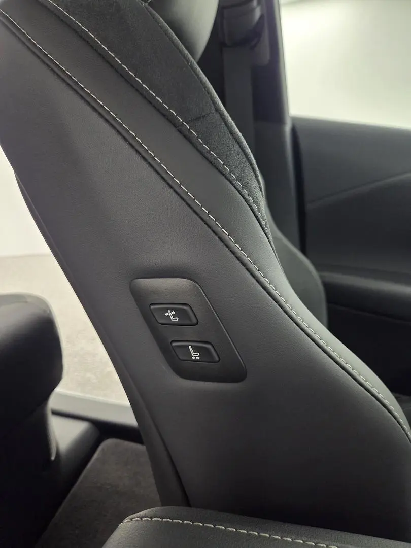 2025 Lexus RX Gallery Image 36