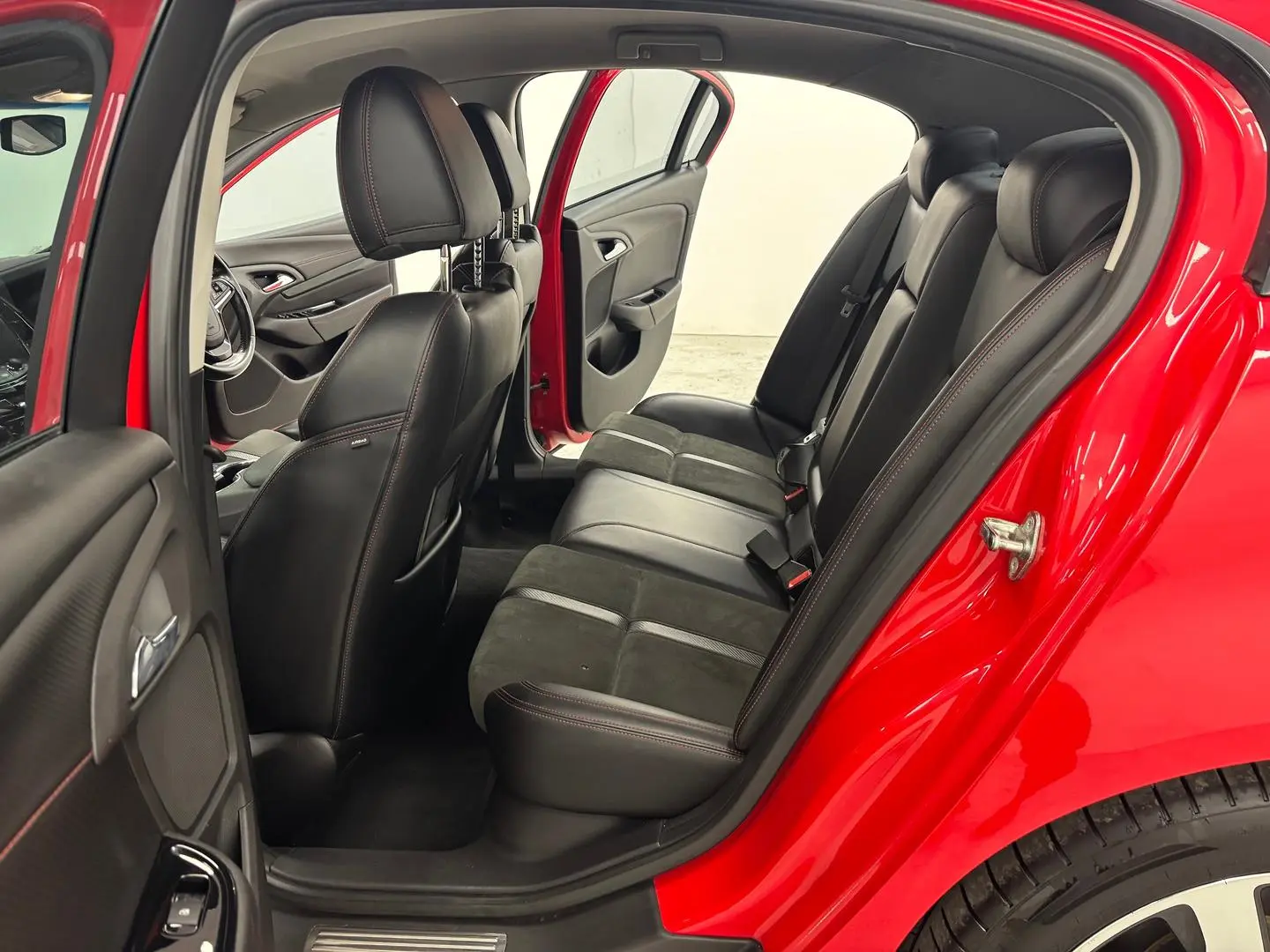2016 Holden Commodore Gallery Image 18