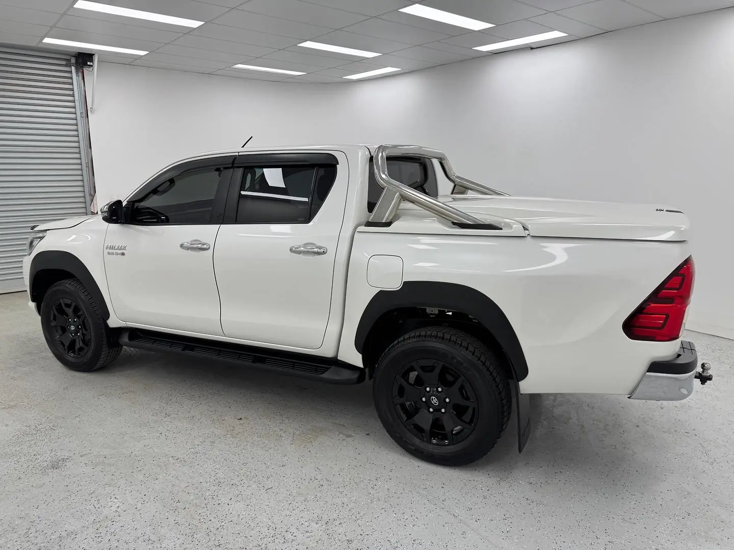 2017 Toyota Hilux Gallery Image 4