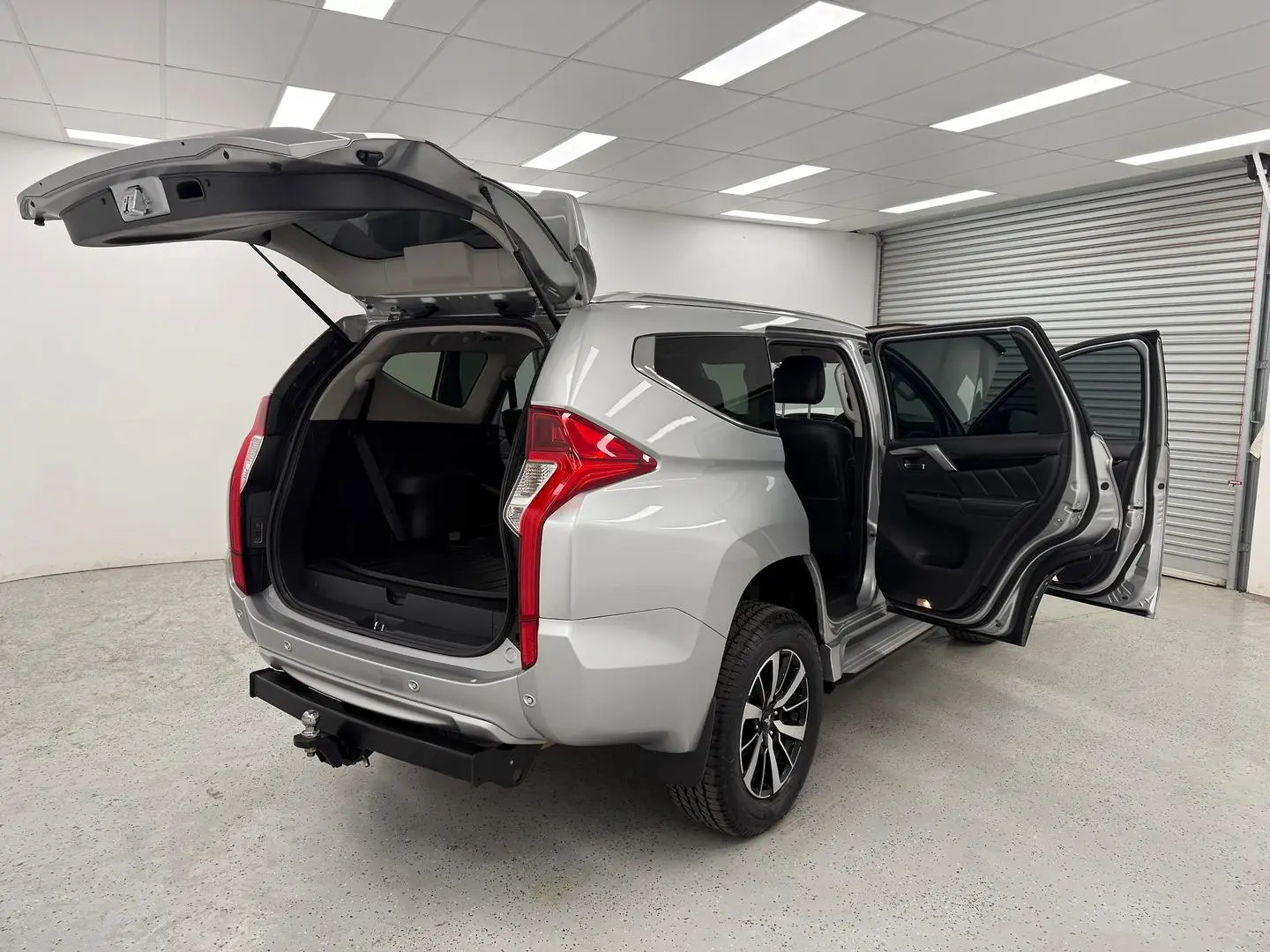 2016 Mitsubishi Pajero Sport Gallery Image 12