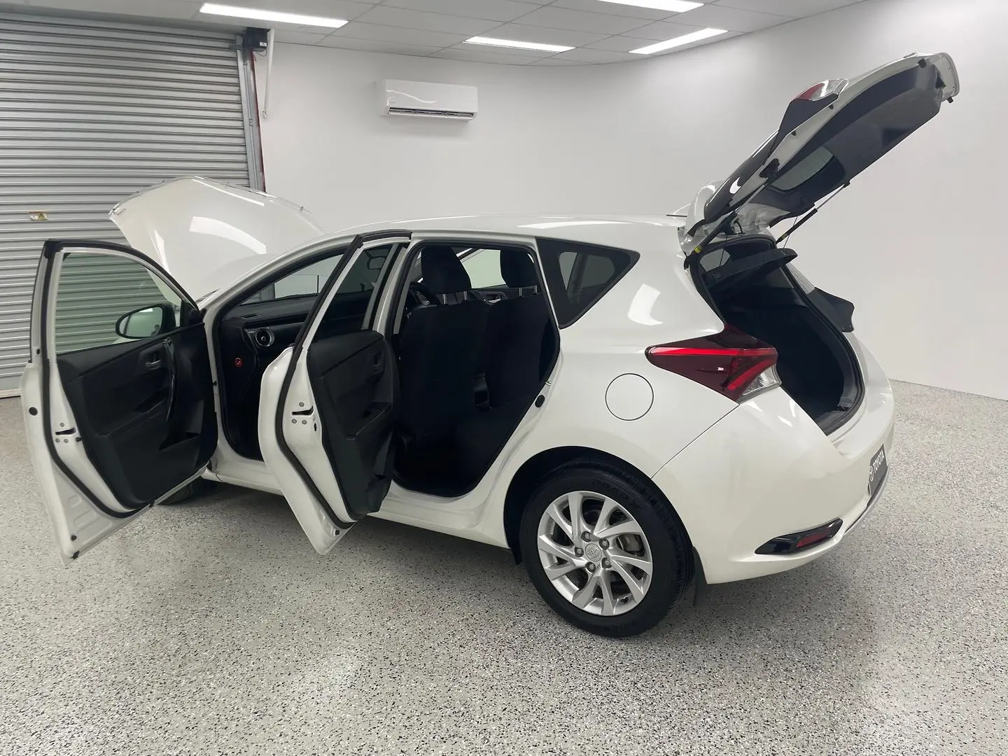 2017 Toyota Corolla Gallery Image 10