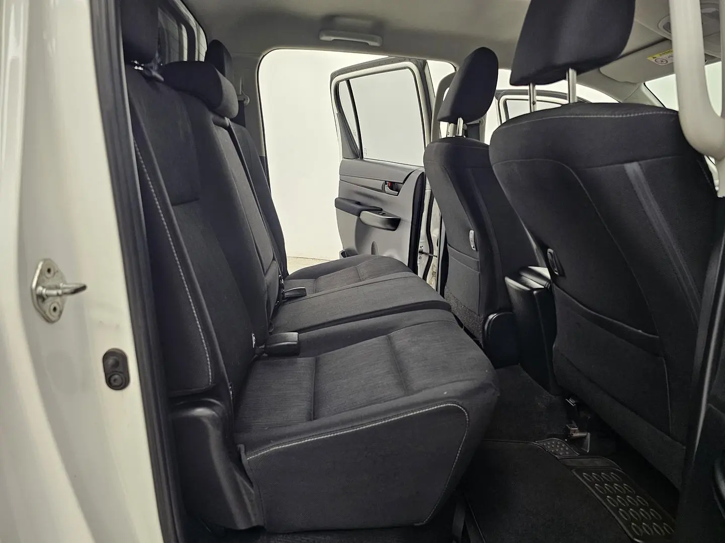 2015 Toyota Hilux Gallery Image 21