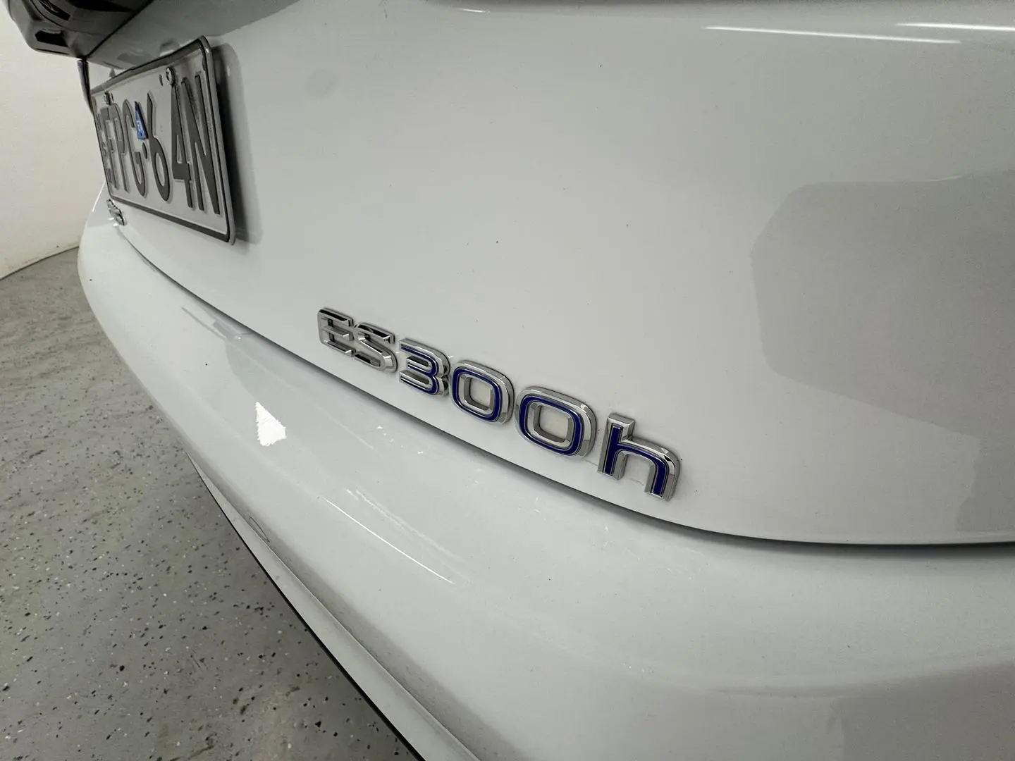 2022 Lexus ES Gallery Image 32