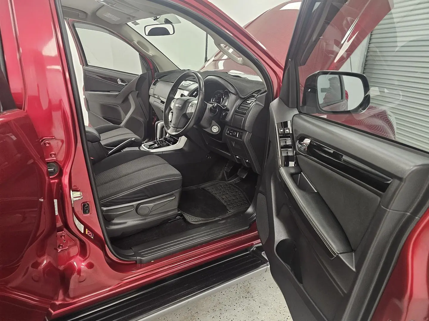 2020 Isuzu MU-X Gallery Image 24