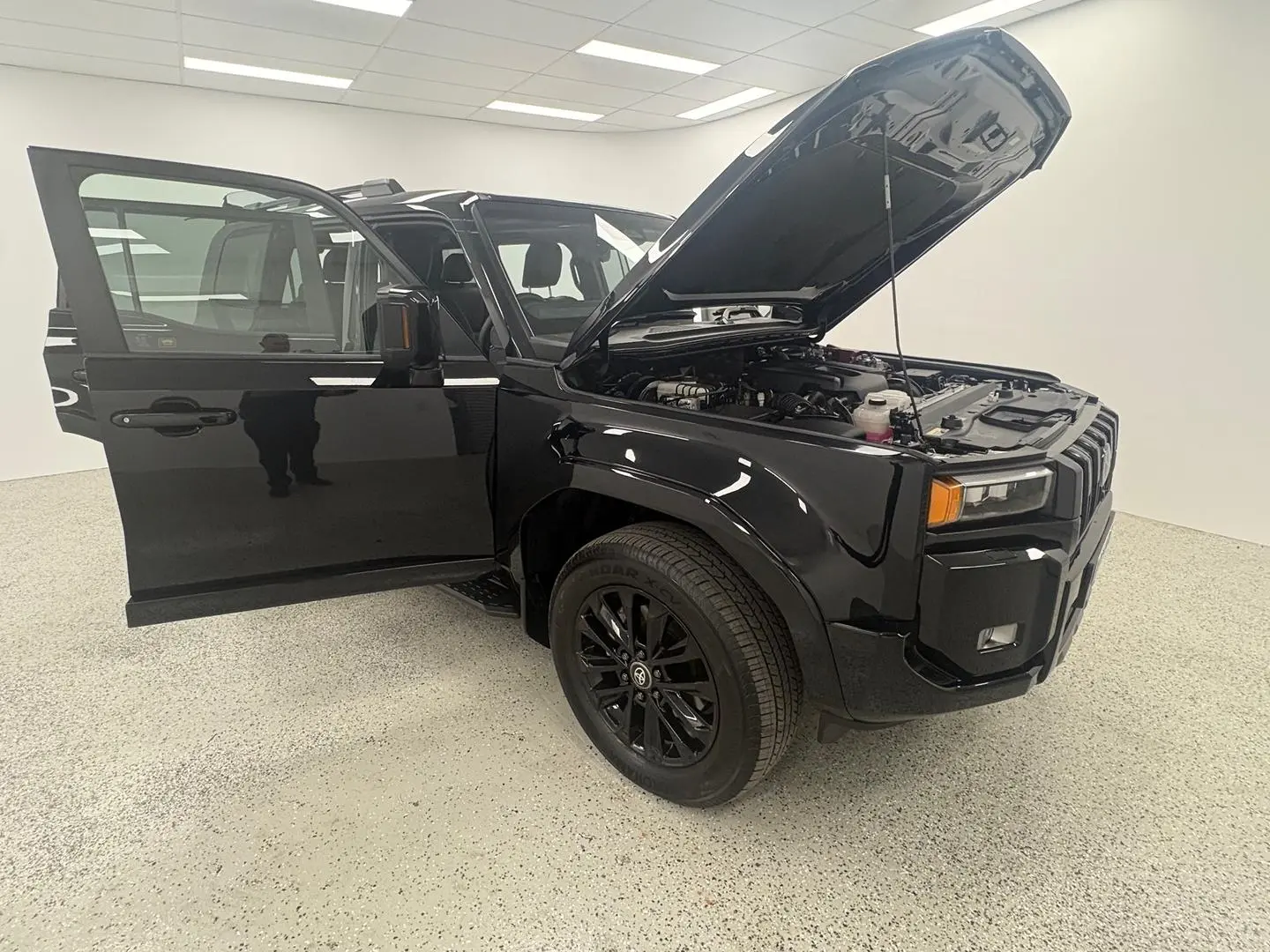 2025 Toyota Landcruiser Prado Gallery Image 9