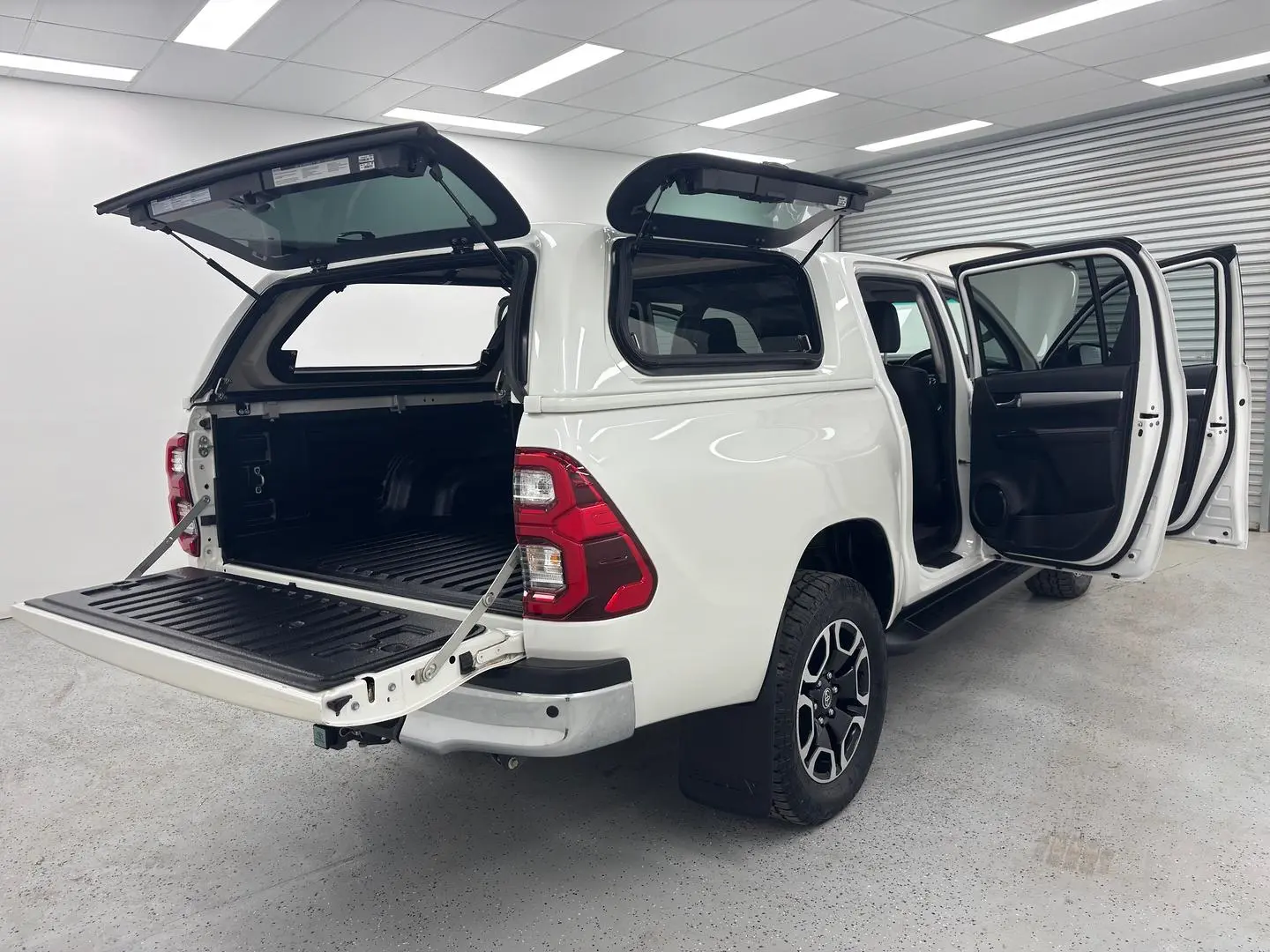 2021 Toyota Hilux Gallery Image 11