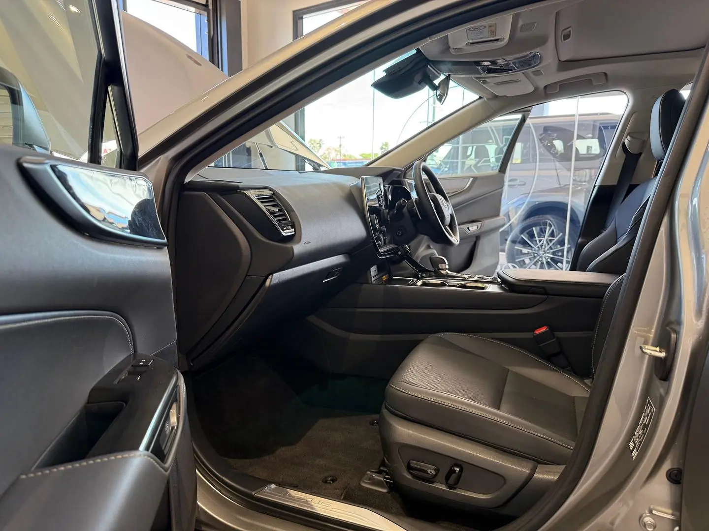 2025 Lexus NX Gallery Image 10