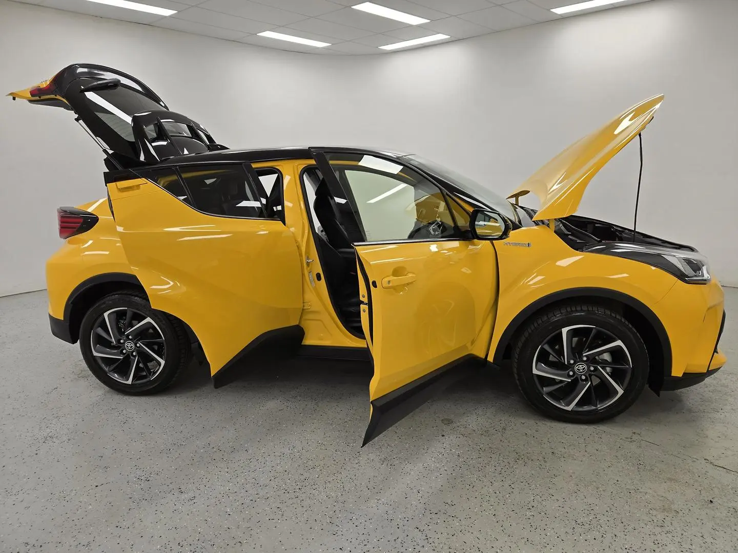 2022 Toyota C-HR Gallery Image 9