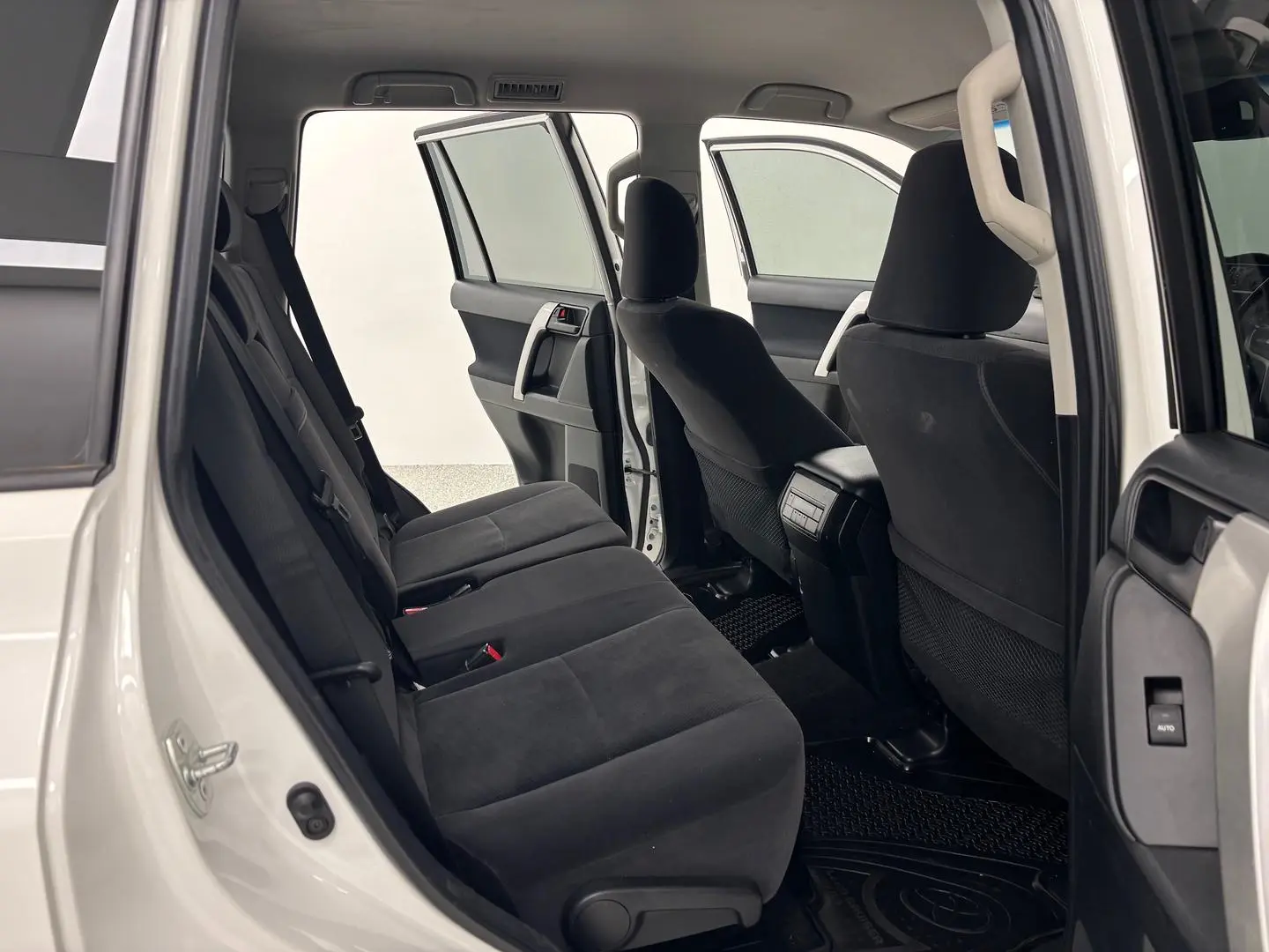 2018 Toyota Landcruiser Prado Gallery Image 21