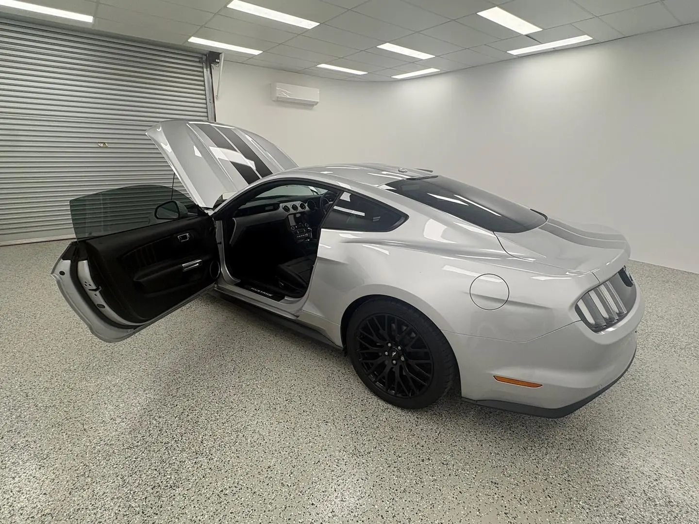 2017 Ford Mustang Gallery Image 15