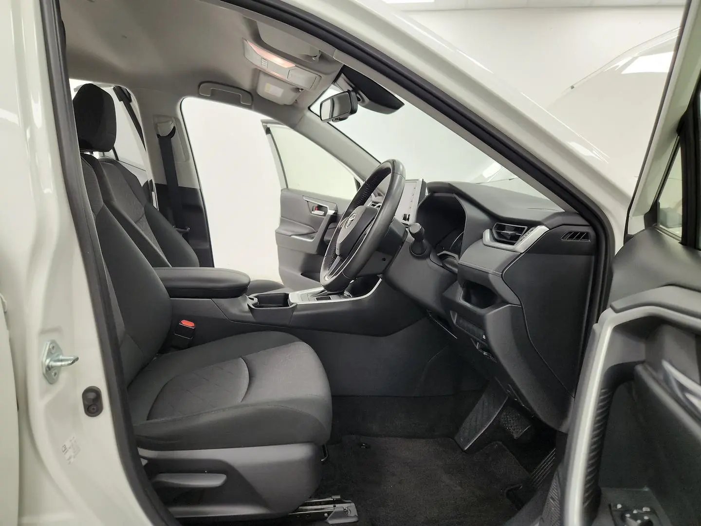 2019 Toyota RAV4 Gallery Image 20