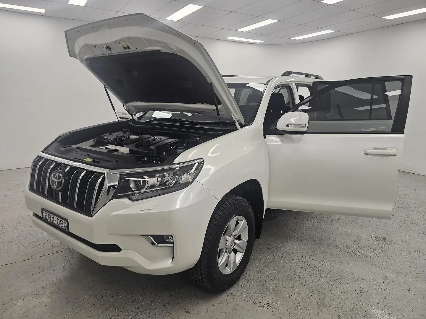 2021 Toyota Landcruiser Prado Gallery Image 8