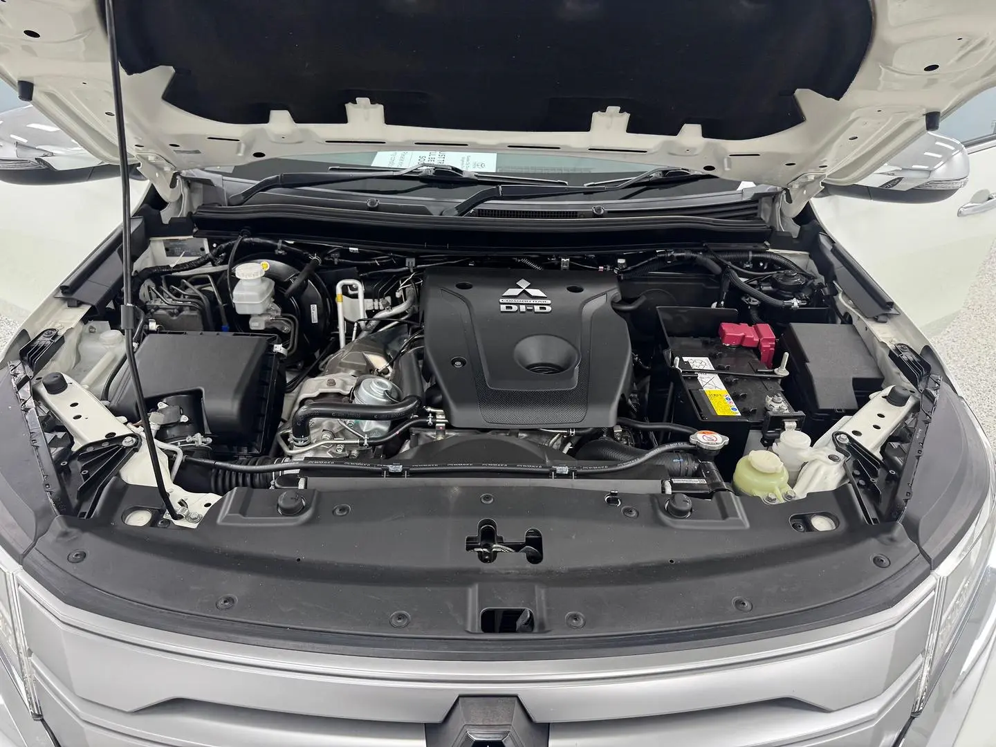 2022 Mitsubishi Pajero Sport Gallery Image 14