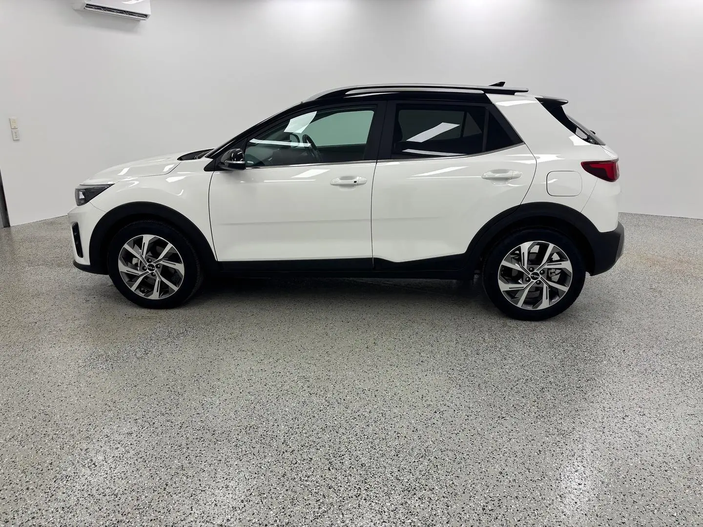 2022 Kia Stonic Gallery Image 6