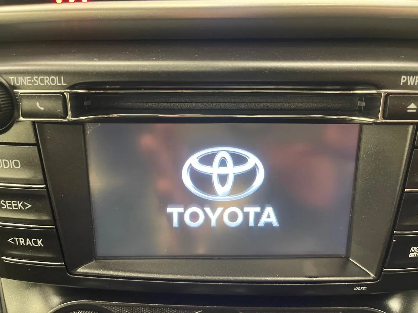 2018 Toyota RAV4 Gallery Image 23