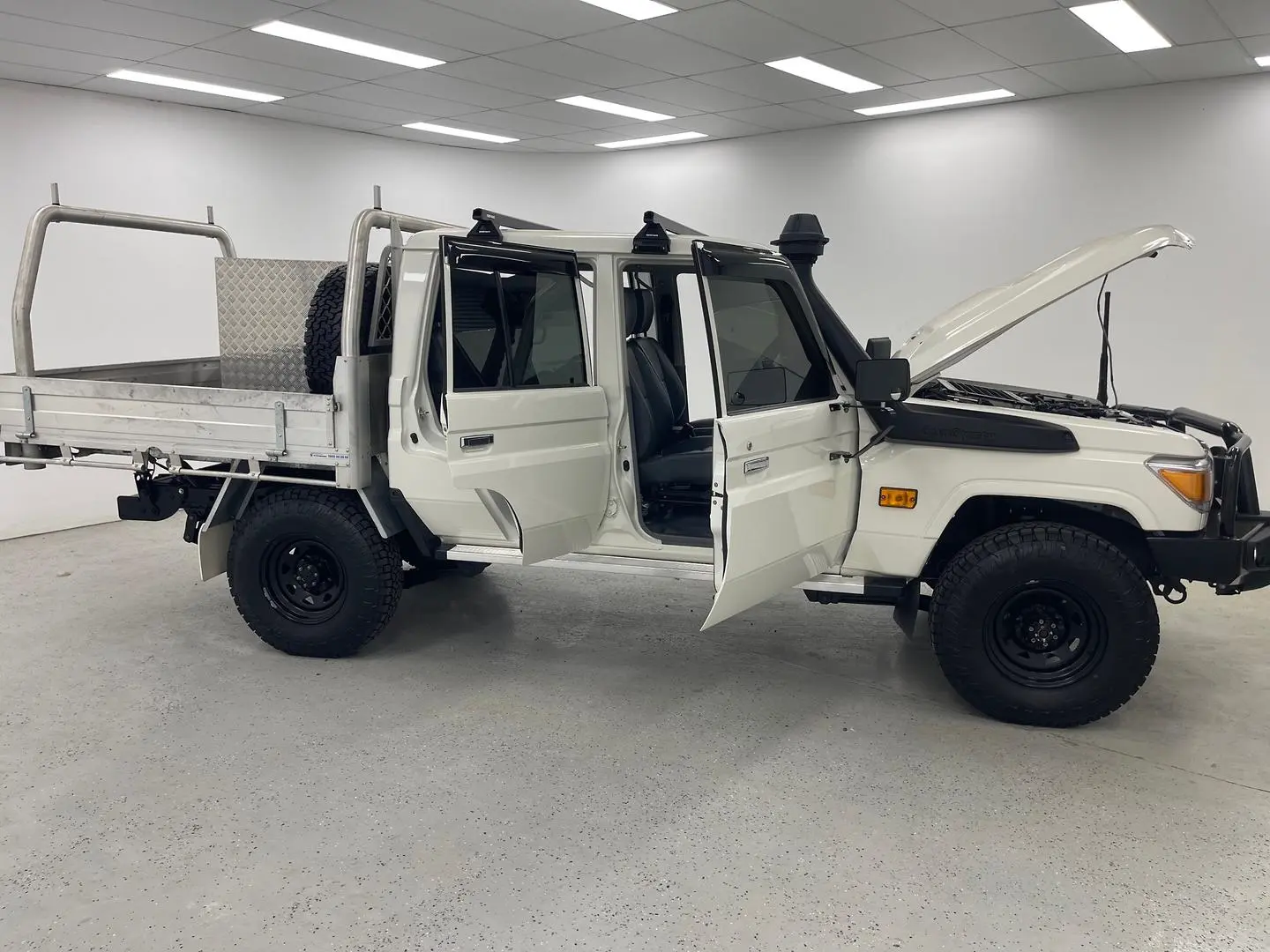 2023 Toyota Landcruiser Gallery Image 9