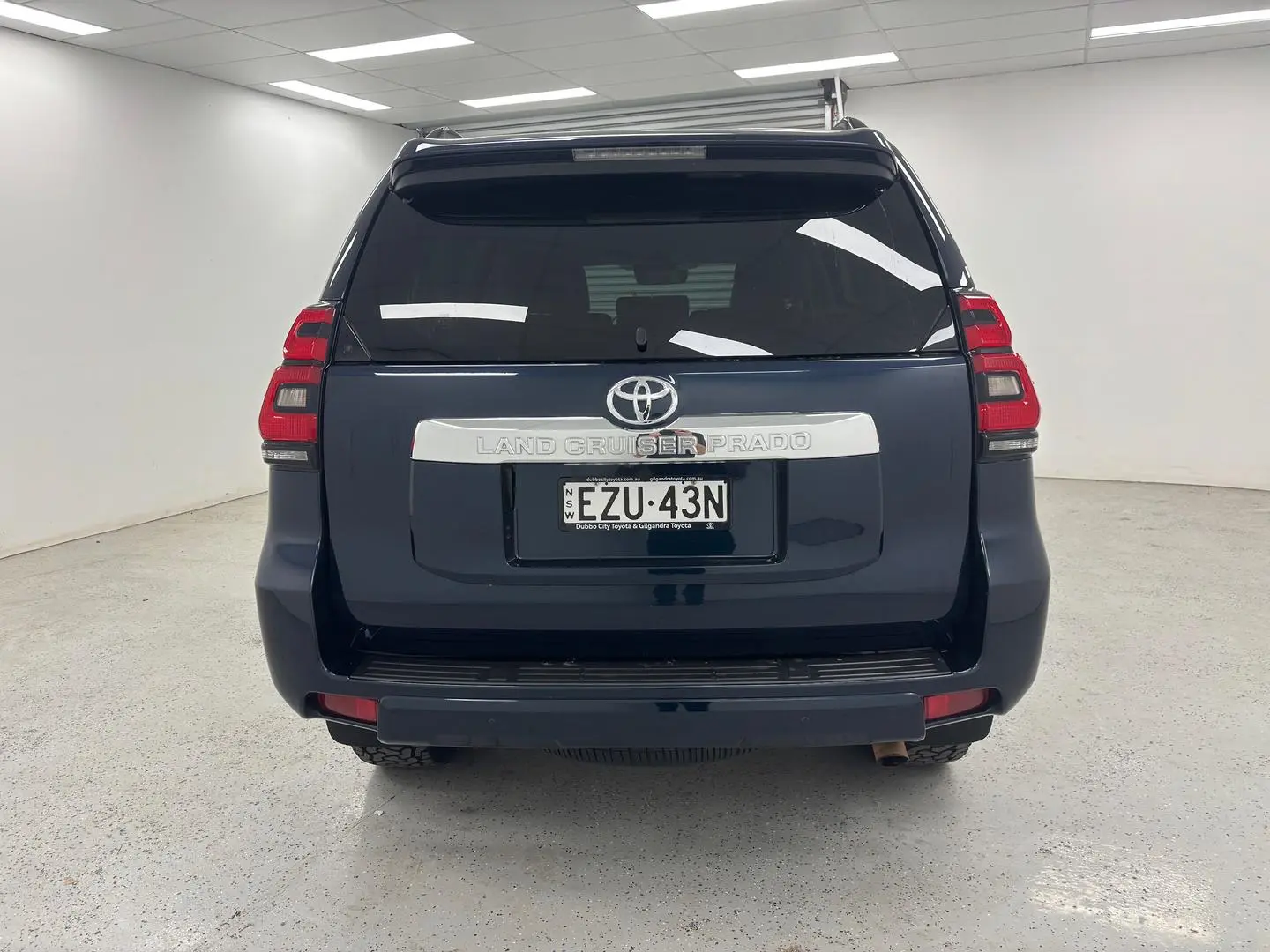 2023 Toyota Landcruiser Prado Gallery Image 4