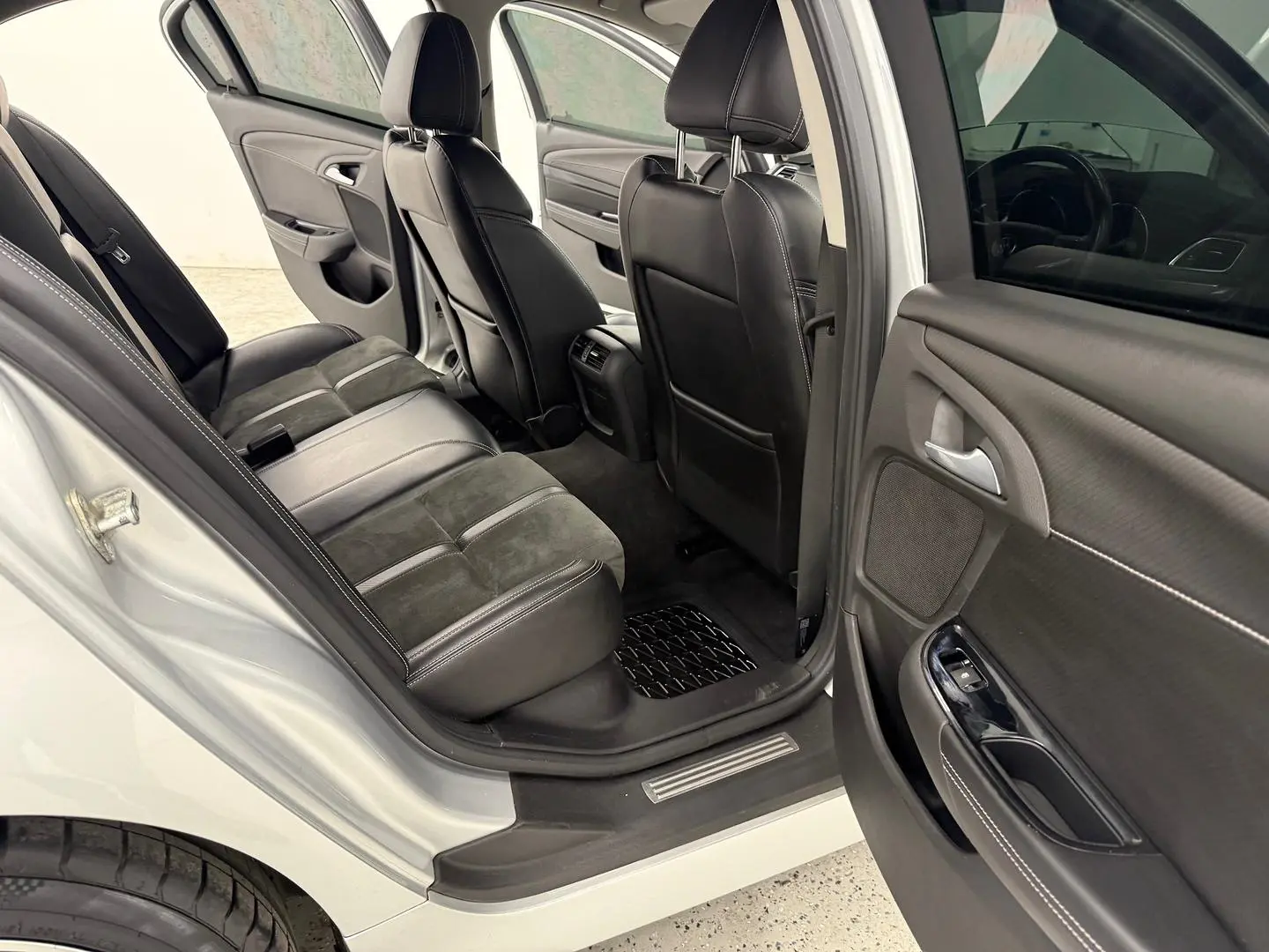 2017 Holden Commodore Gallery Image 16