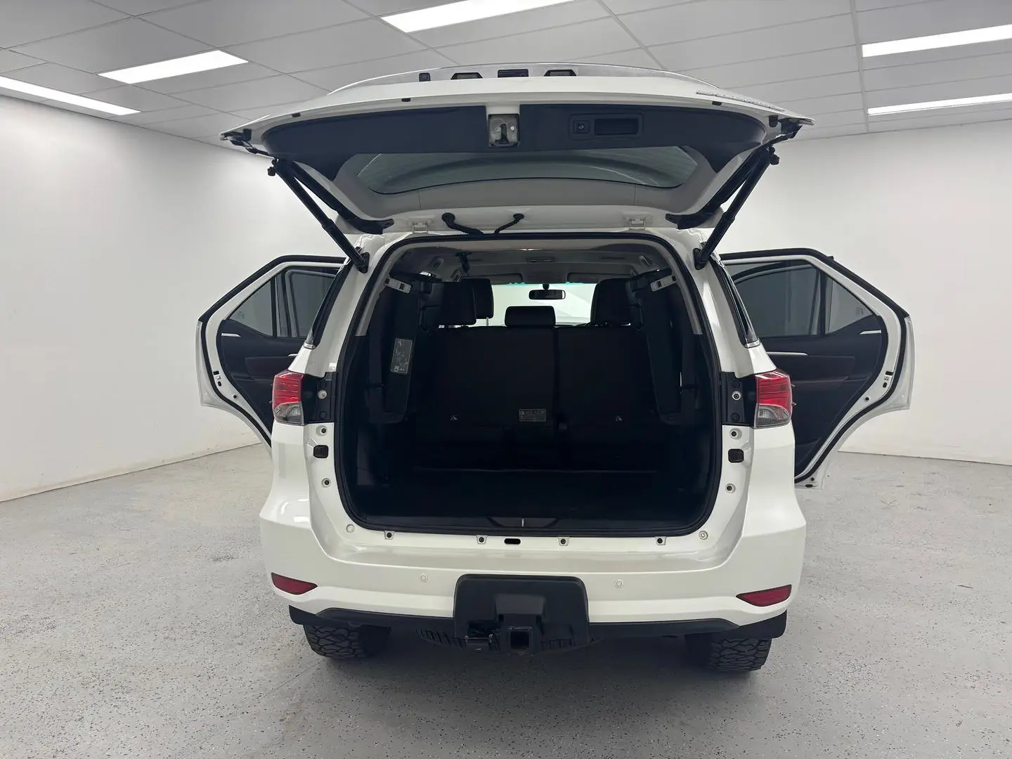 2018 Toyota Fortuner Gallery Image 11