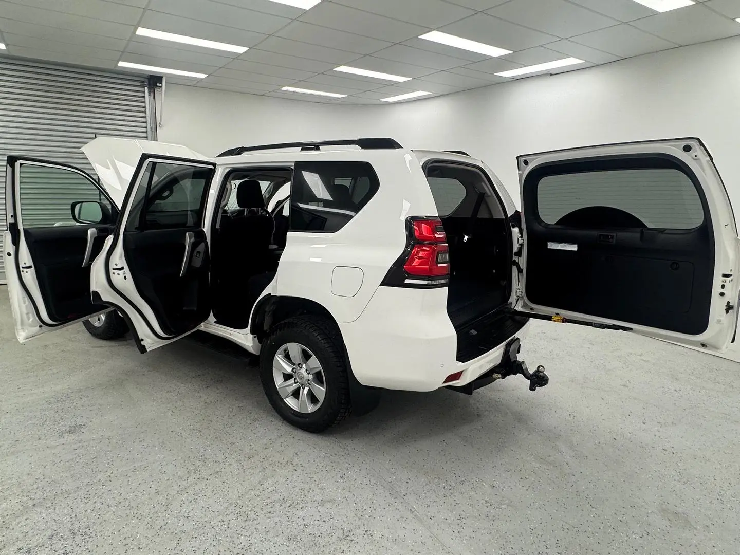 2018 Toyota Landcruiser Prado Gallery Image 10
