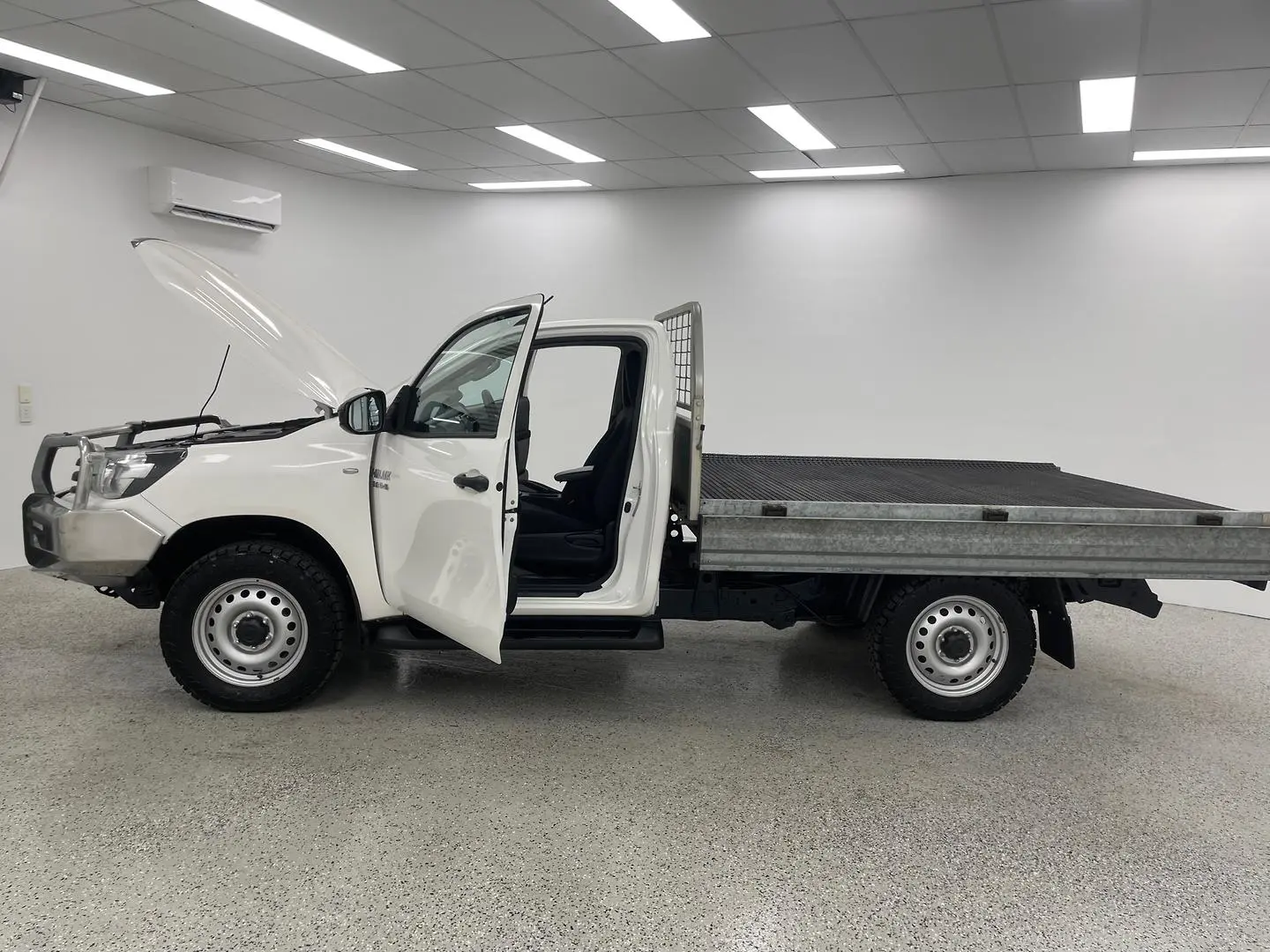 2020 Toyota Hilux Gallery Image 9