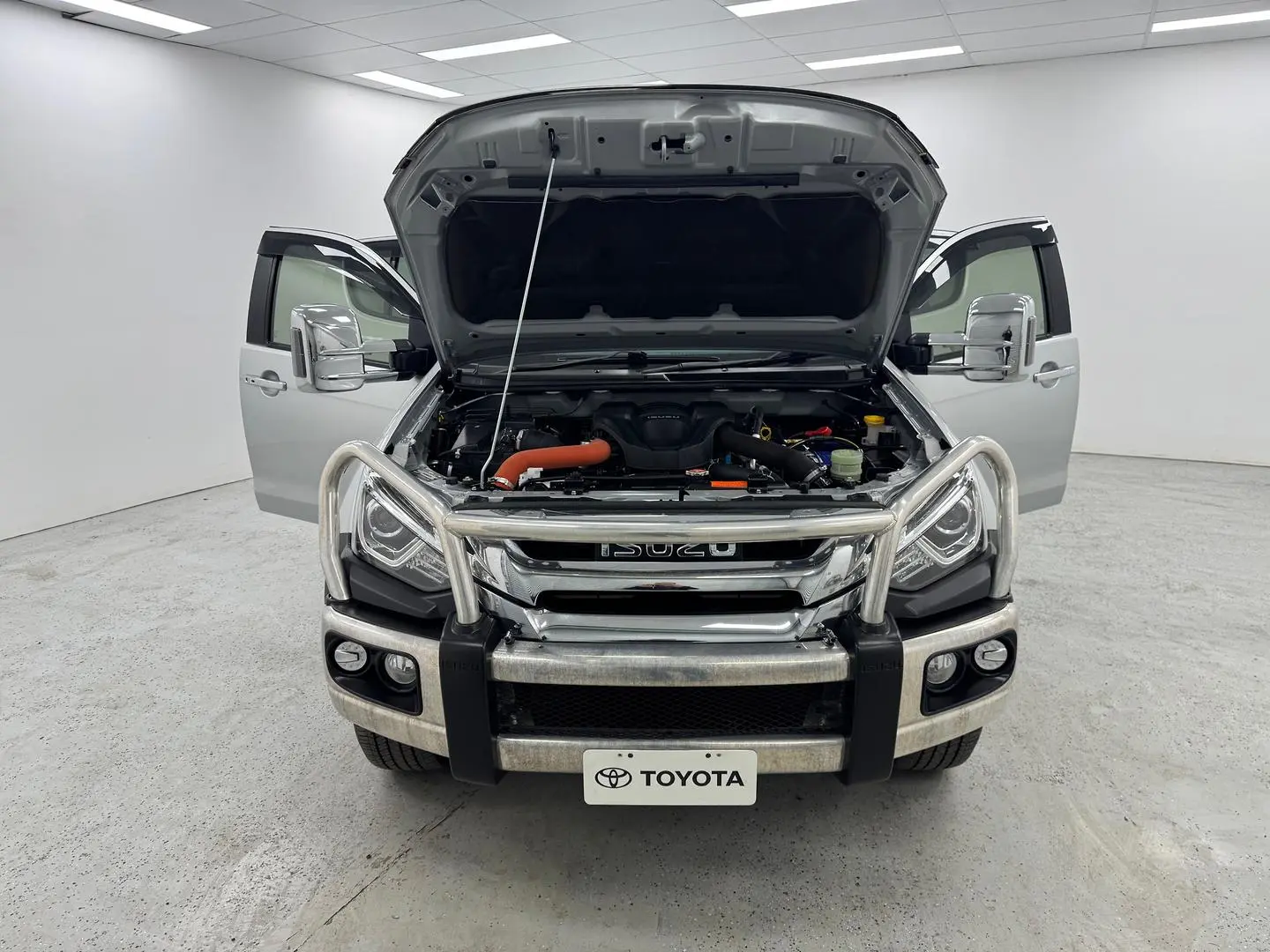 2018 Isuzu MU-X Gallery Image 12