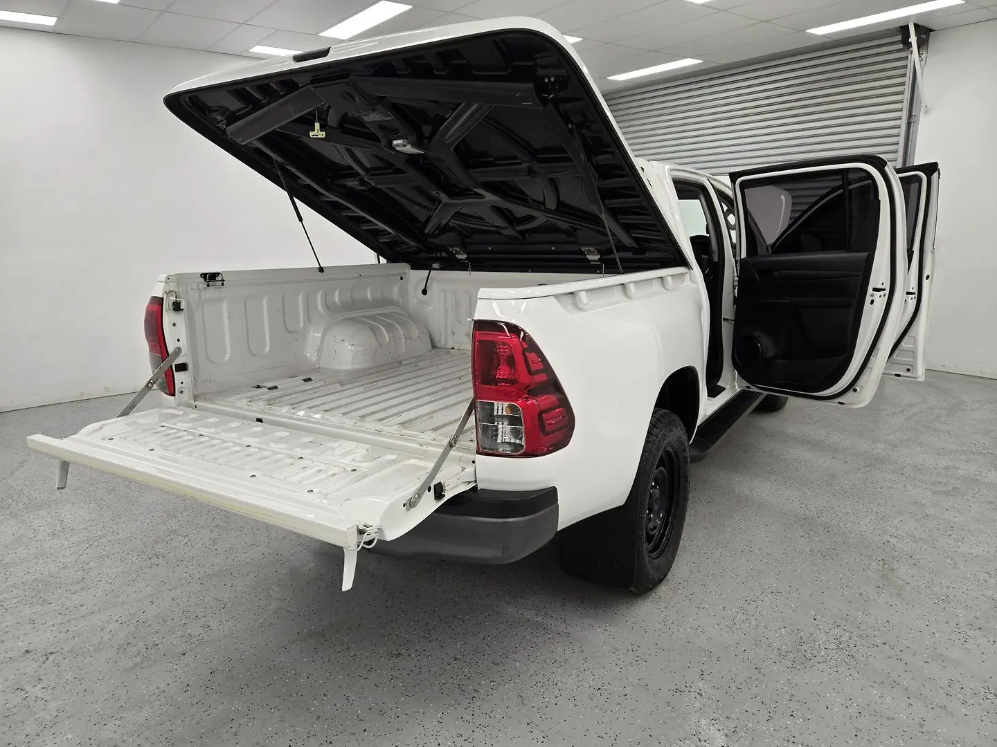 2019 Toyota Hilux Gallery Image 9