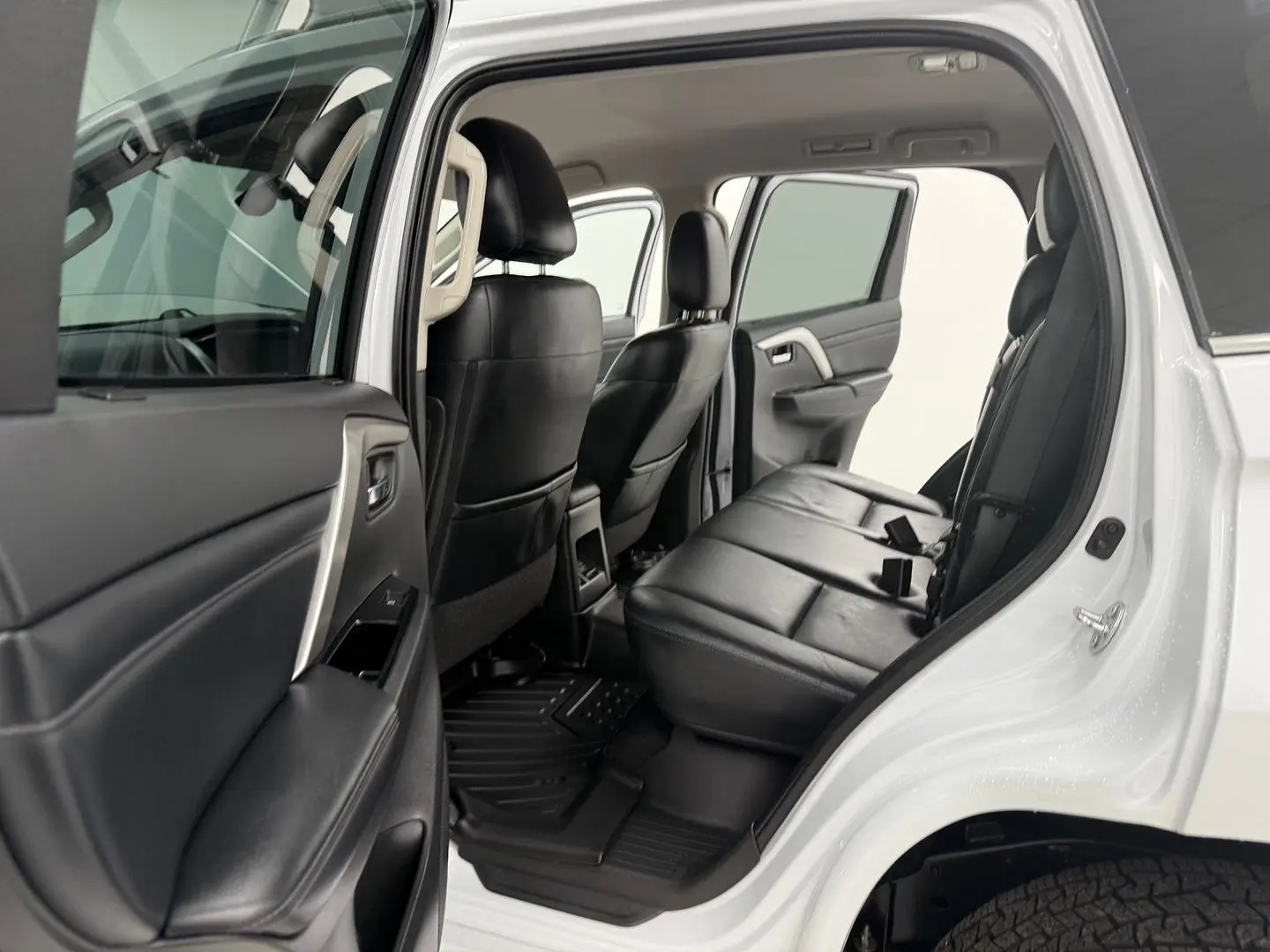 2021 Mitsubishi Pajero Sport Gallery Image 12