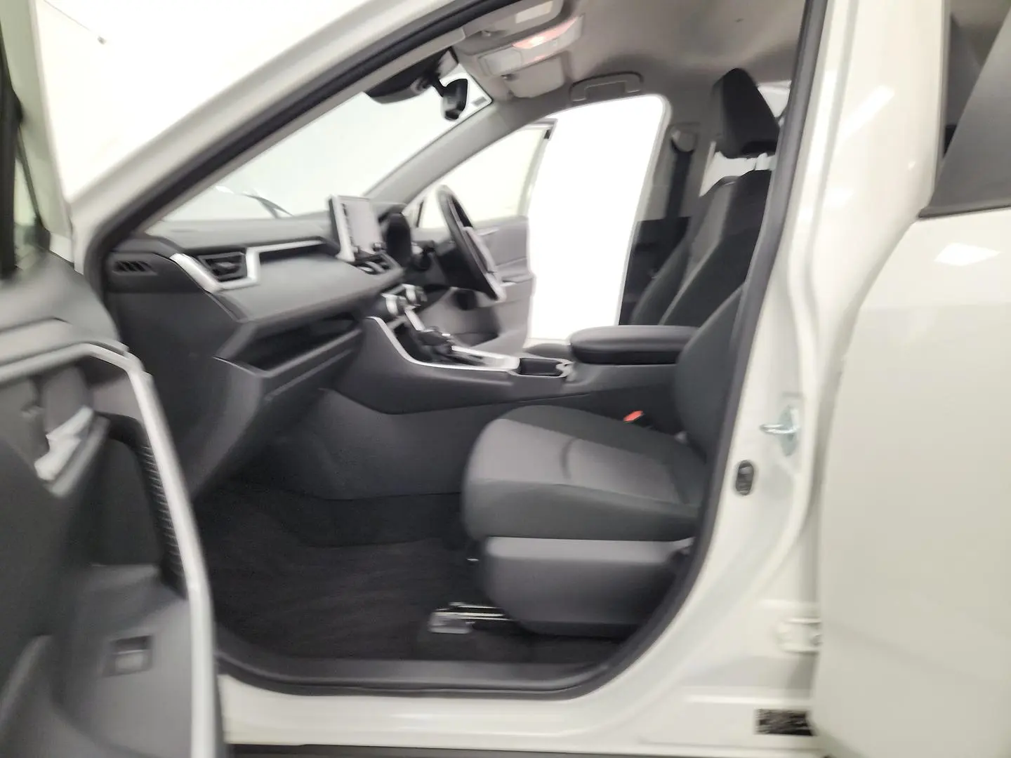 2019 Toyota RAV4 Gallery Image 17