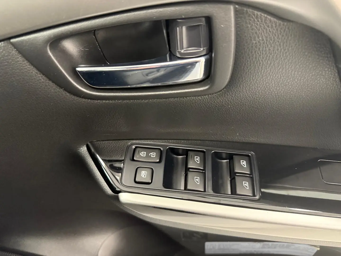 2021 Mitsubishi Pajero Sport Gallery Image 32
