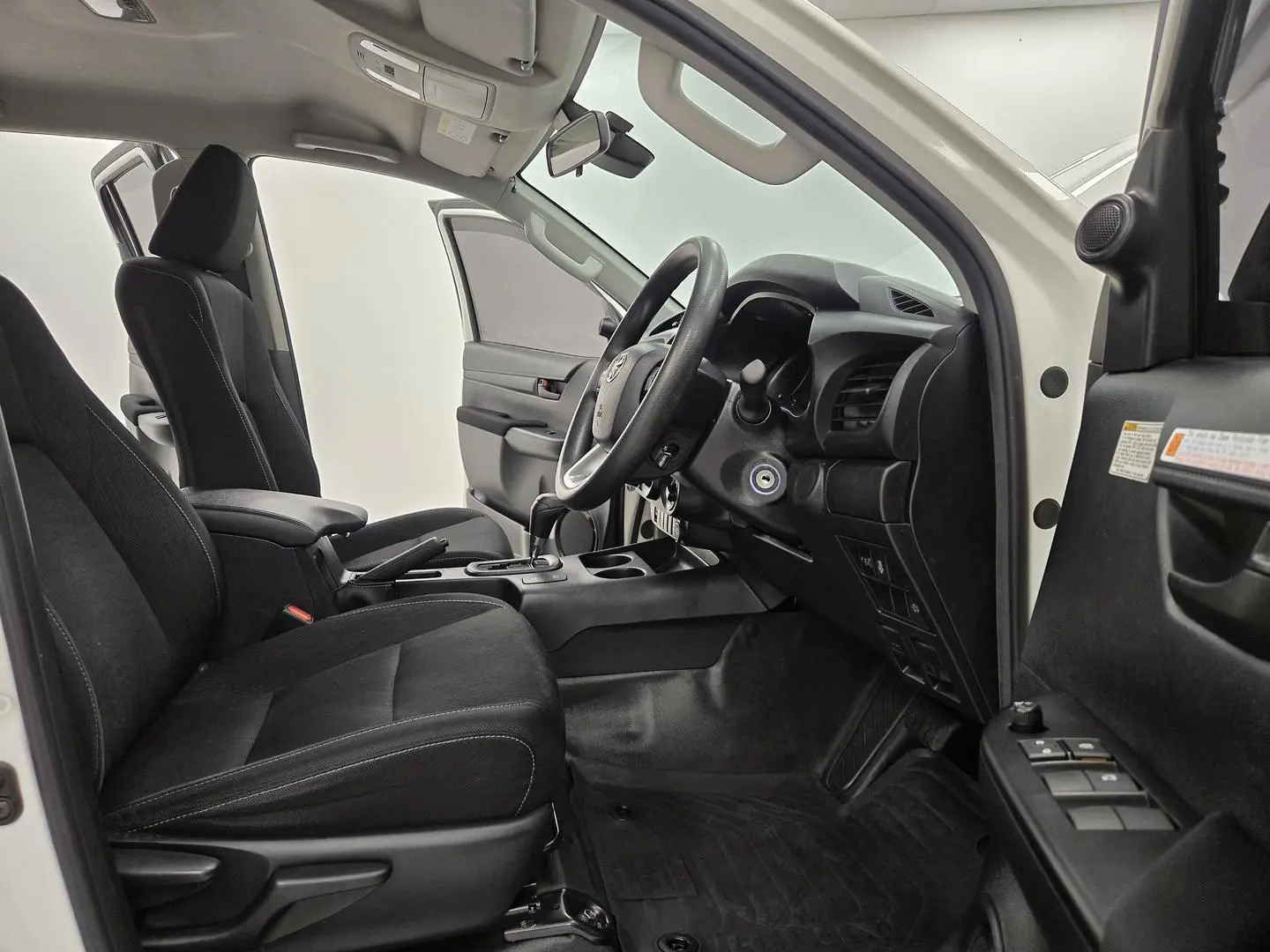 2019 Toyota Hilux Gallery Image 21