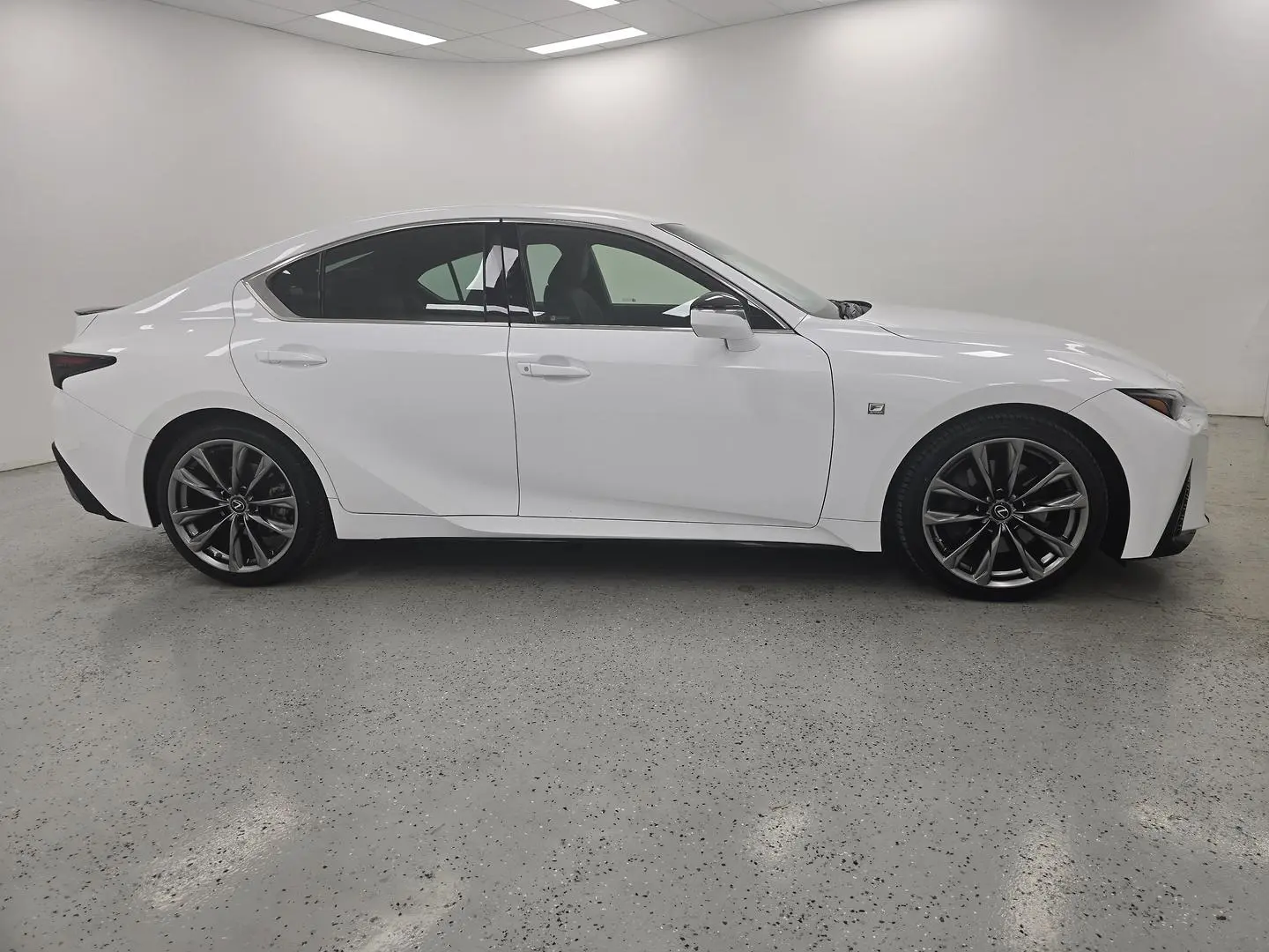 2021 Lexus IS Gallery Image 2