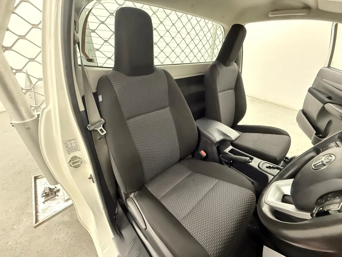 2020 Toyota Hilux Gallery Image 18