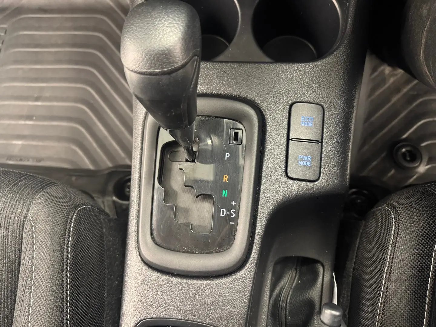 2020 Toyota Hilux Gallery Image 23
