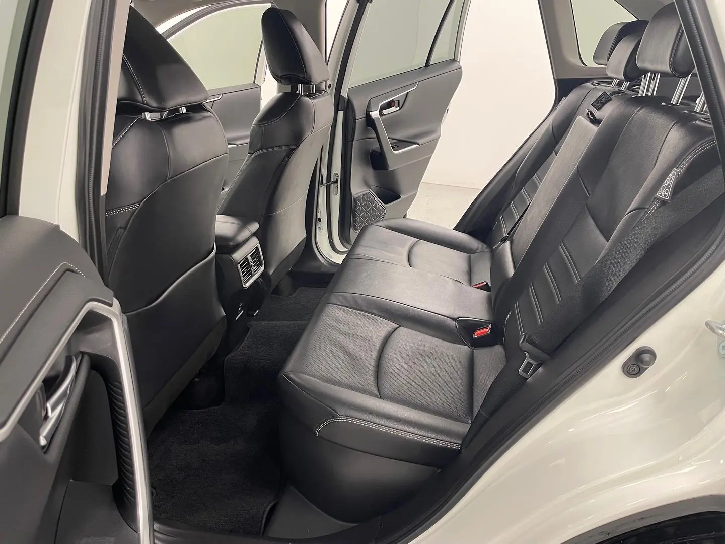 2022 Toyota RAV4 Gallery Image 19