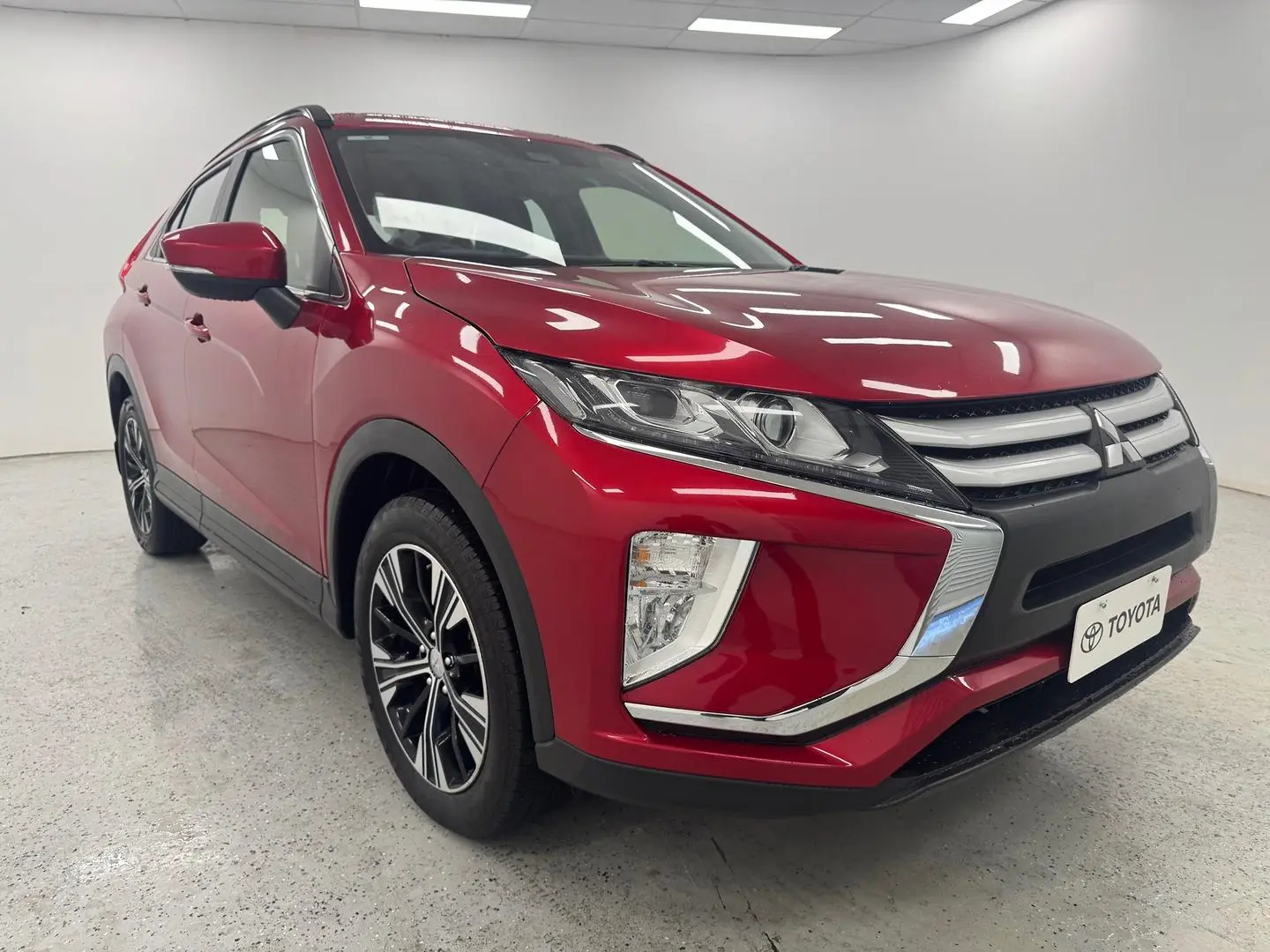 2019 Mitsubishi Eclipse Cross Gallery Image 1